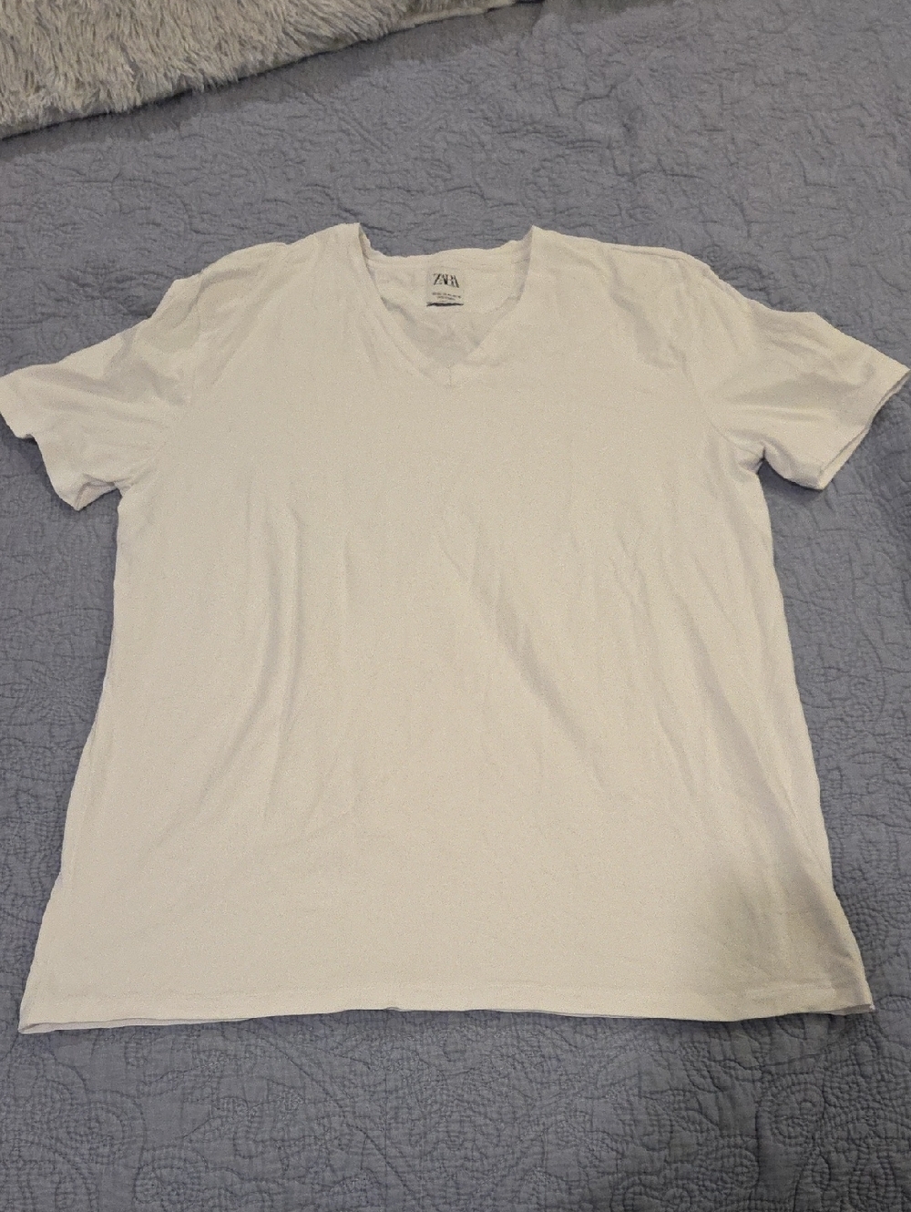 Zara Men’s Slim Fit  White V-Neck Tee Size XXL!